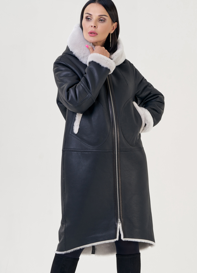 фото Двухсторонняя женская дубленка с капюшоном модель № 23192