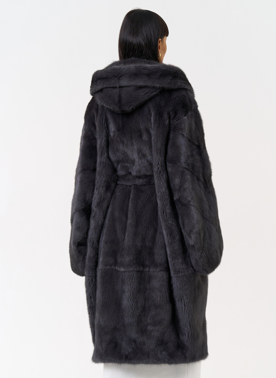 Женская шуба из меха норки с капюшоном 