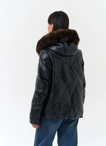 Женский пуховик из эко кожи с капюшоном фото