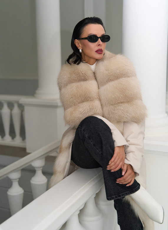 Женское зимнее полупальто с кожаным поясом