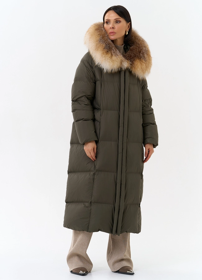 Женский длинный пуховик с отделкой из меха лисы модель № 31983 универмаг малина