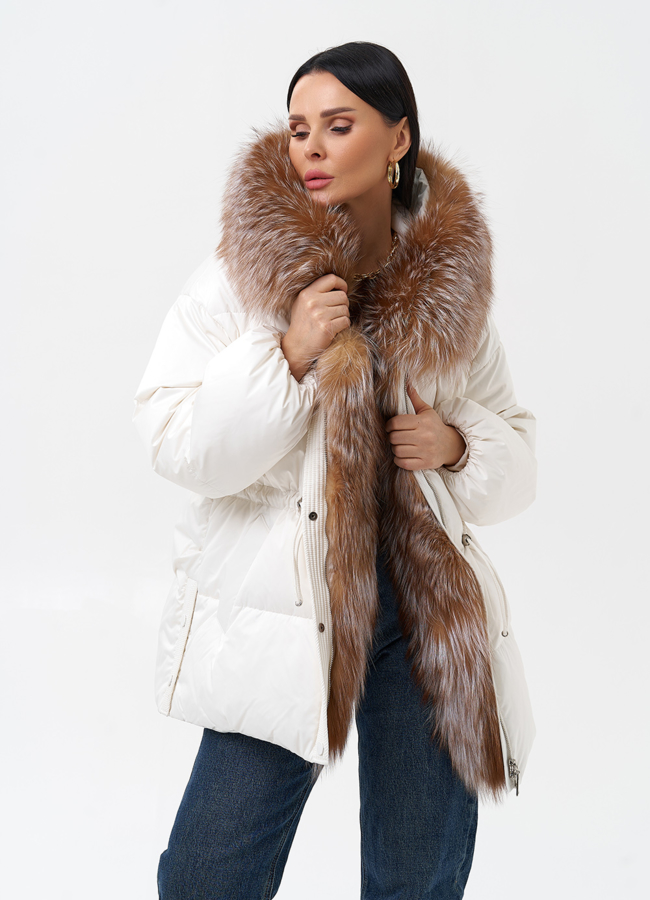 Женский пуховик с отделкой из меха лисы модель № 28522 меха малина