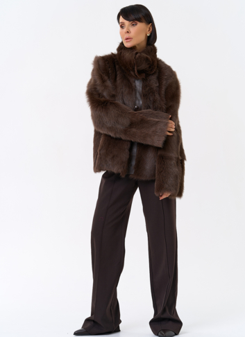 Женская короткая дубленка с воротником стойкой