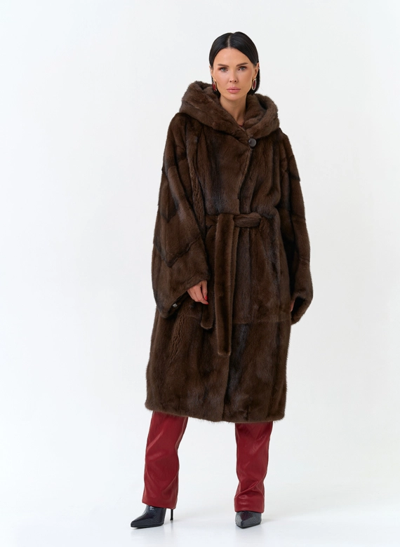 Женская шуба из меха норки с капюшоном фото