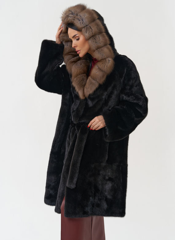 Норковая шуба с капюшоном из меха куницы
