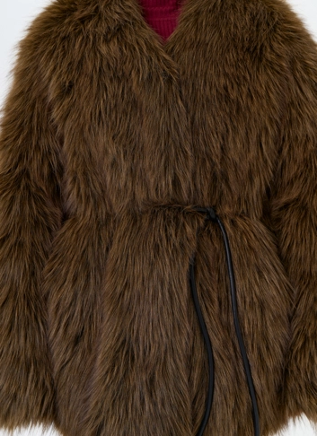Женская шуба из эко меха с декоративным поясом