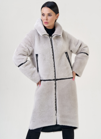 Двухсторонняя женская дубленка с капюшоном