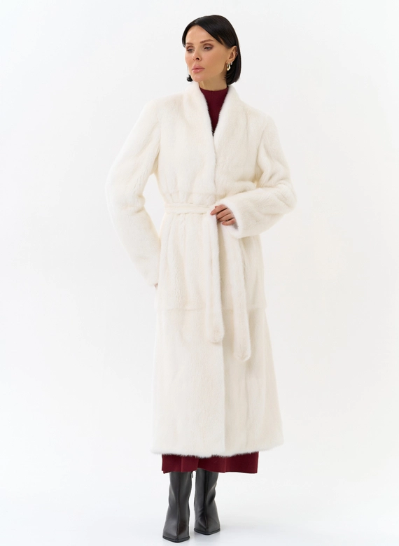 Белая шуба из меха норки с поясом