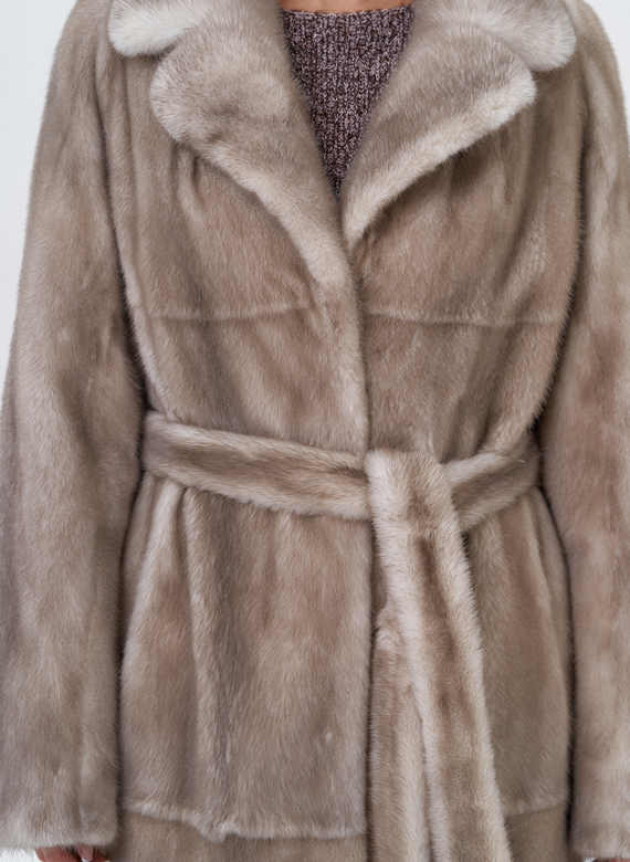 Длинная светлая норковая шуба