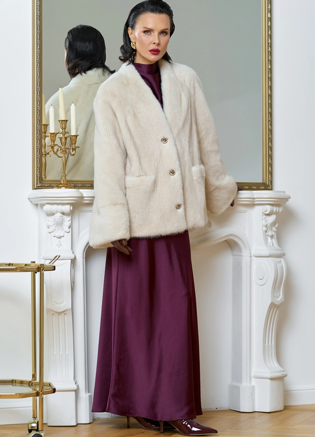 Укороченная шуба из меха норки с акцентными пуговицами модель № 31703 в кредит